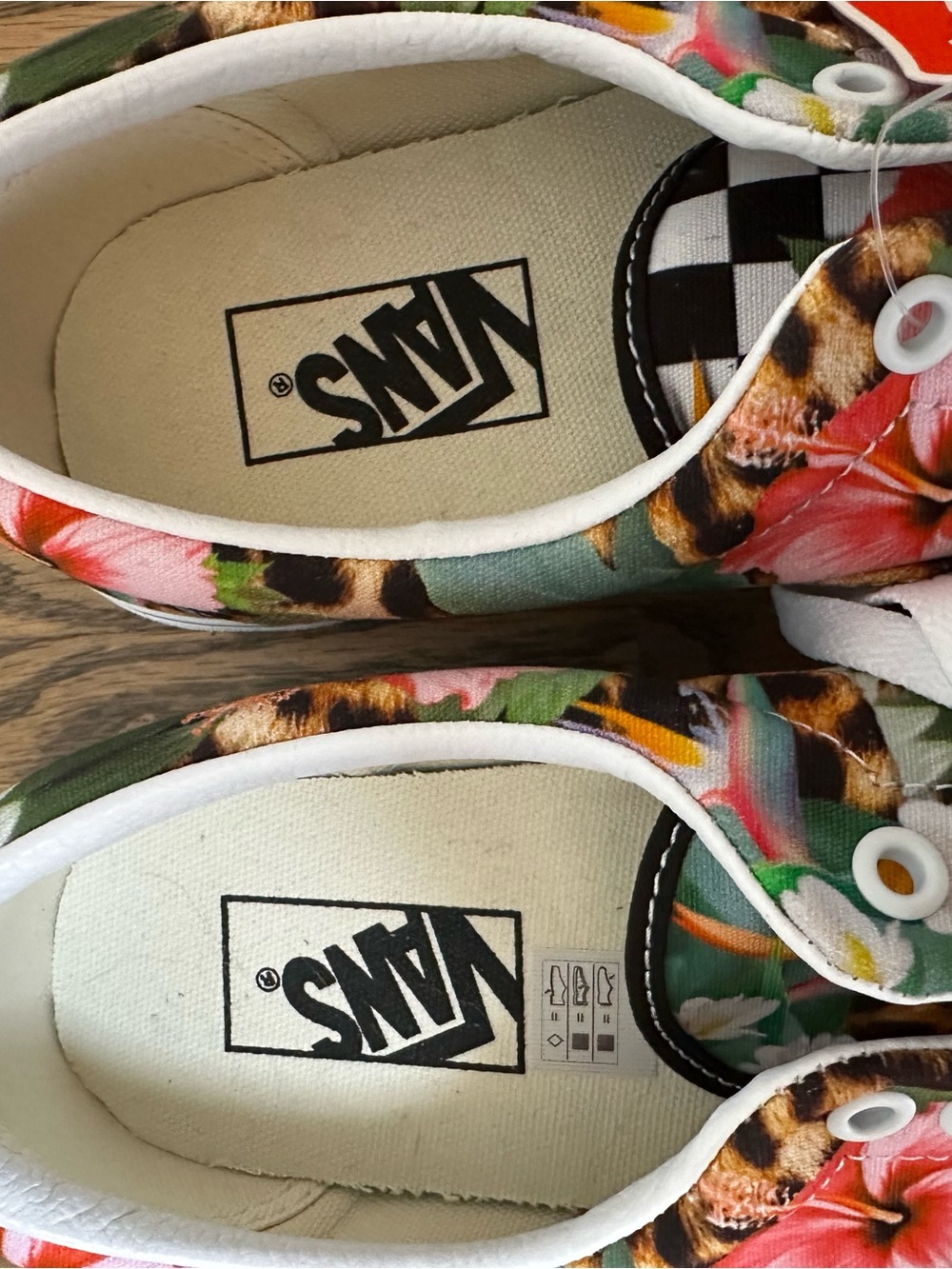 ⭐️ BRAND NEW⭐️Vans Hawaiian Floral Checkerboard Low Top lace Sneakers - Picture 3 of 5
